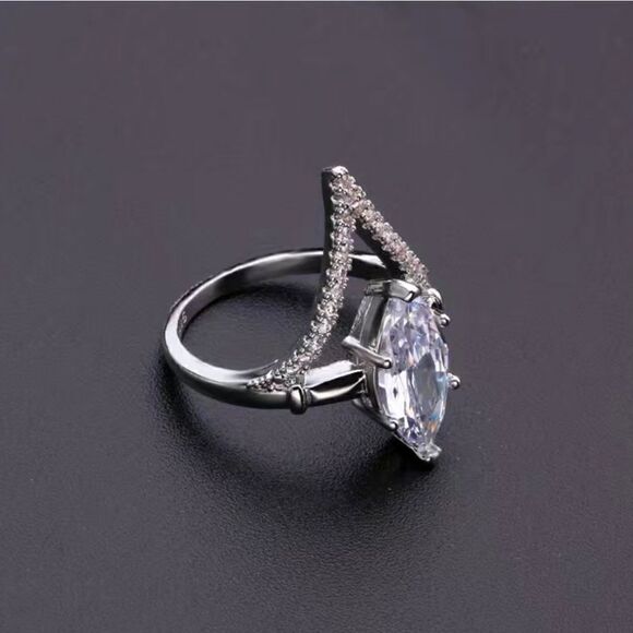 V-Shape Cubic Zirconia Decor Ring Water Drop Inverted Triangle Ring - Picture 2 of 5